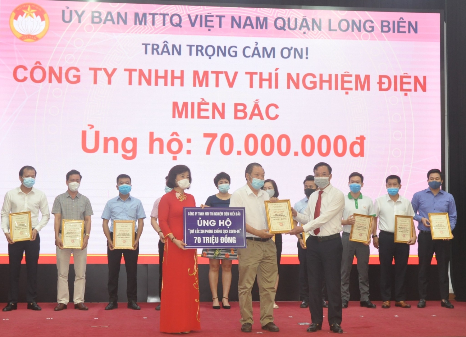 NPCETC ỦNG HỘ 70 TRIỆU ĐỒNG  VÀO QUỸ VẮC XIN PHÒNG COVID-19 QUẬN LONG BIÊN